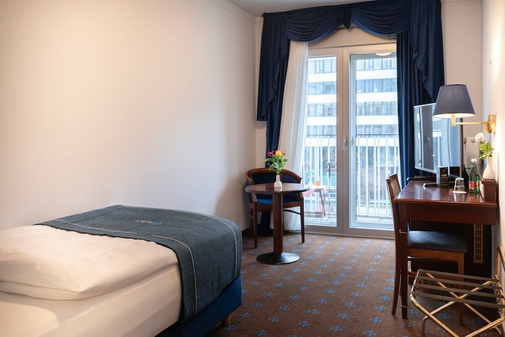 Фото Novum Select Hotel Prinz Eugen Wien