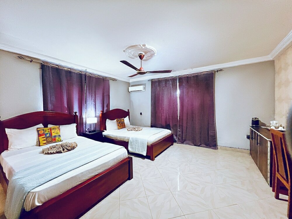 Фото Coconut Pointe Villa & Beach Resort