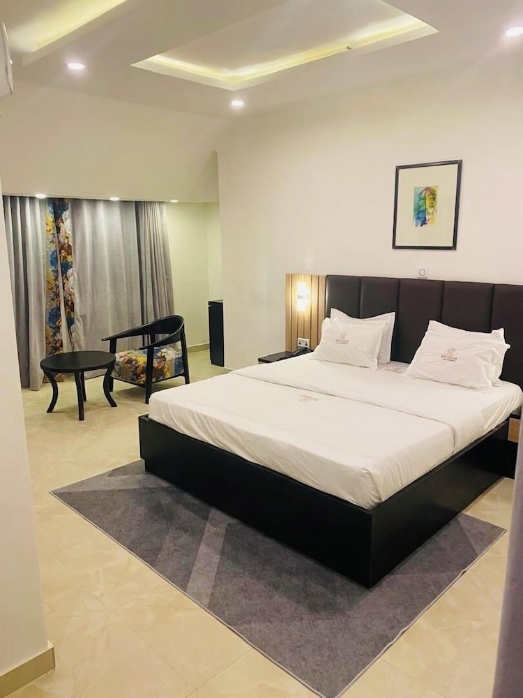 Фото Hotel Bon Voyage