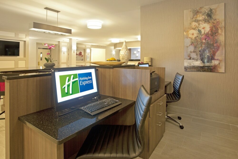 Фото Holiday Inn Express & Suites Eden Prairie Minnetonka
