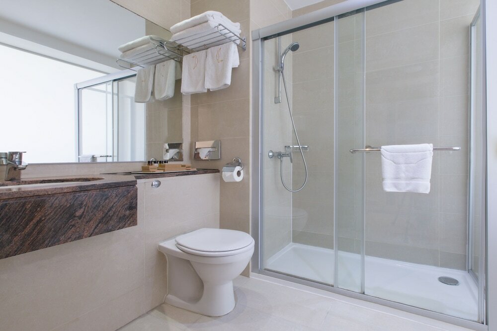 Фото Golden Bay Beach Hotel