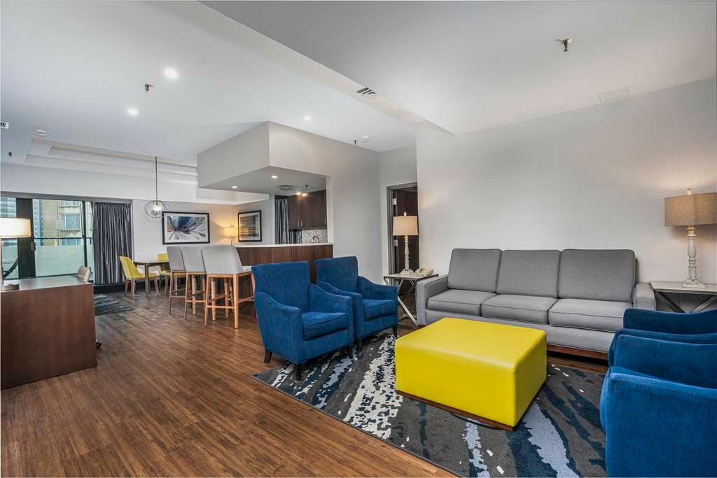 Фото Embassy Suites Indianapolis Downtown