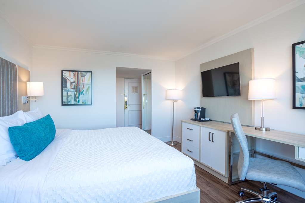 Фото Best Western Plus Dorchester Hotel