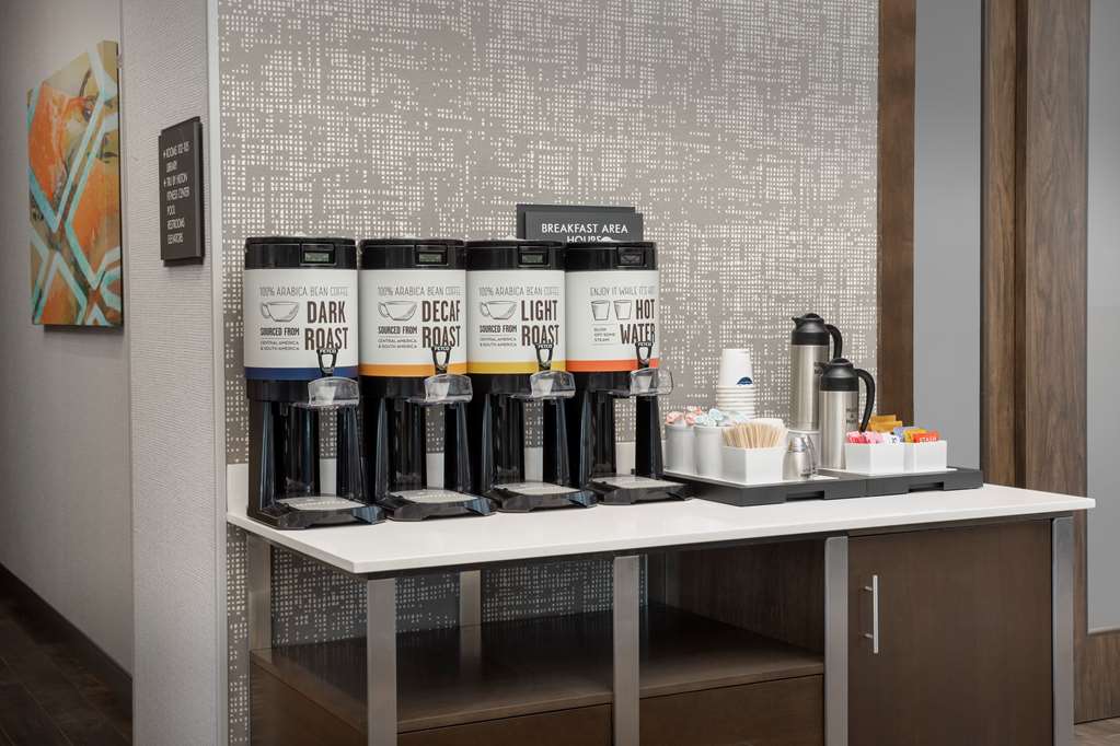 Фото Hampton Inn & Suites Charlotte Airport Lake Pointe