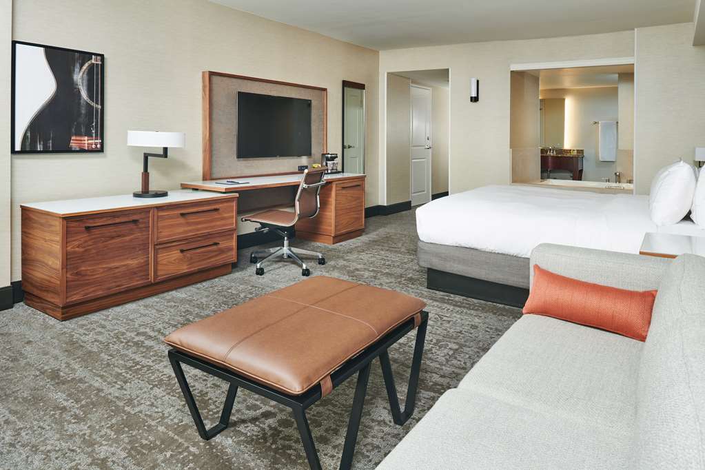 Фото DoubleTree by Hilton Fullerton