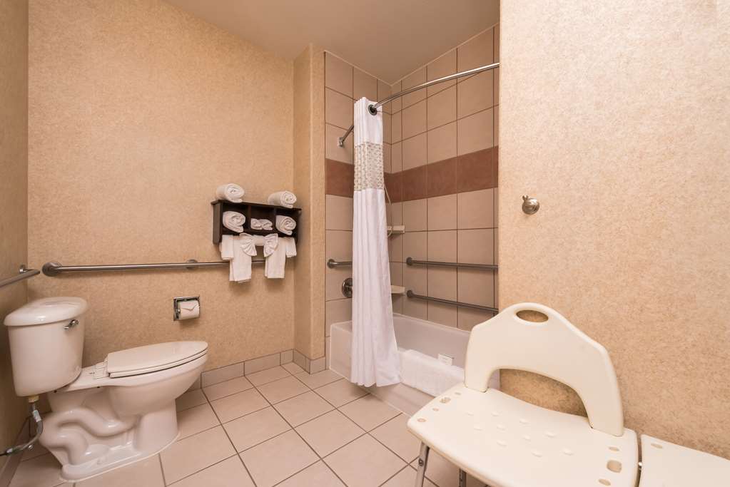 Фото Hampton Inn & Suites Ontario