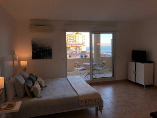 Апартаменты By the sea, calm studio with terrace, near Monaco в Бозолее