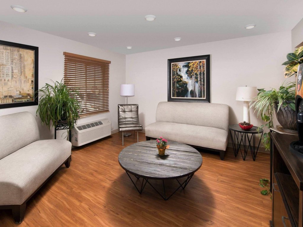 Фото WoodSpring Suites Aurora Denver Airport, an Extended Stay Hotel