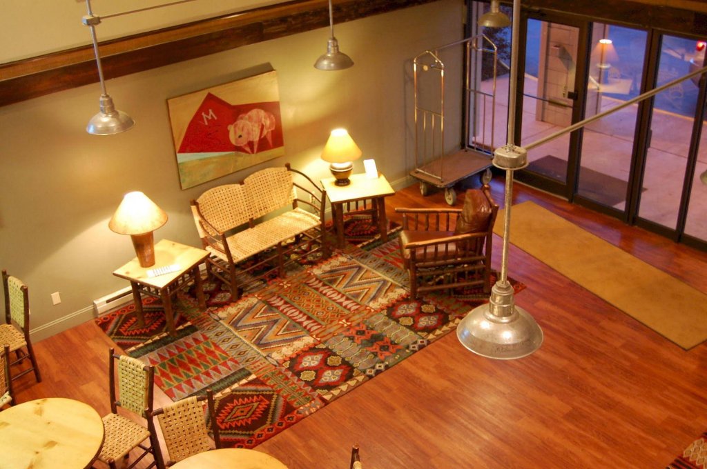 Фото Days Inn and Suites by Wyndham Downtown Missoula-University