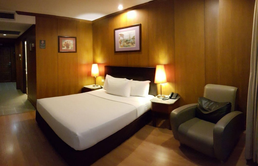 Фото Dynasty Inn Hotel