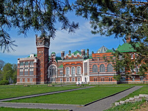 Замок Шереметева (ул. Центральный Проспект, 1, п. г. т. Юрино), музей в Республике Марий Эл