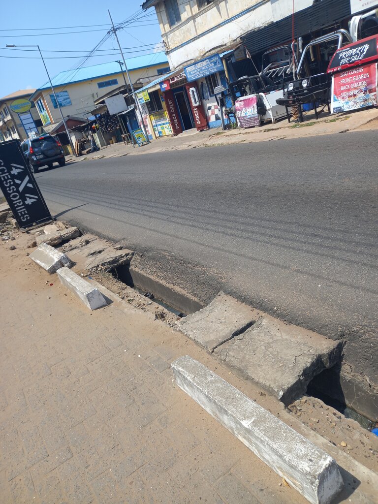 Mobile phone store Sparrows ventures, Accra, photo