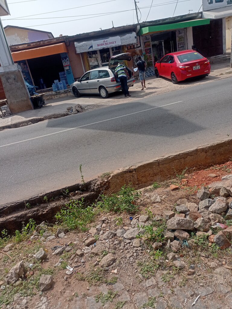 Perfume and cosmetics shop Body bloset, Accra, photo