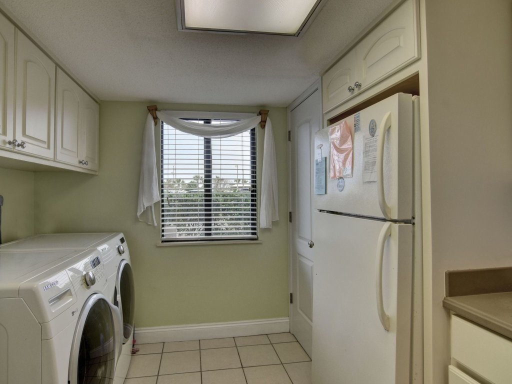 Фото Commodore Resort by Book That Condo