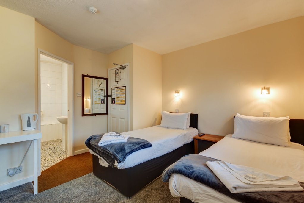 Фото Commodore Hotel