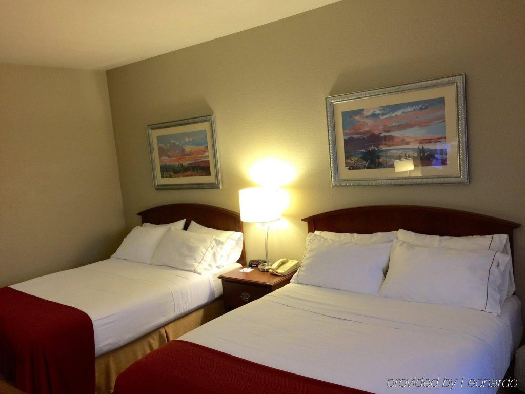 Фото Holiday Inn Express West Sacramento, an Ihg Hotel