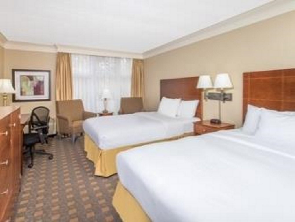 Фото Ramada by Wyndham Cornwall