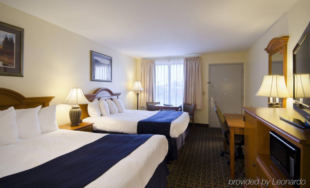 Фото Best Western War Bonnet Inn