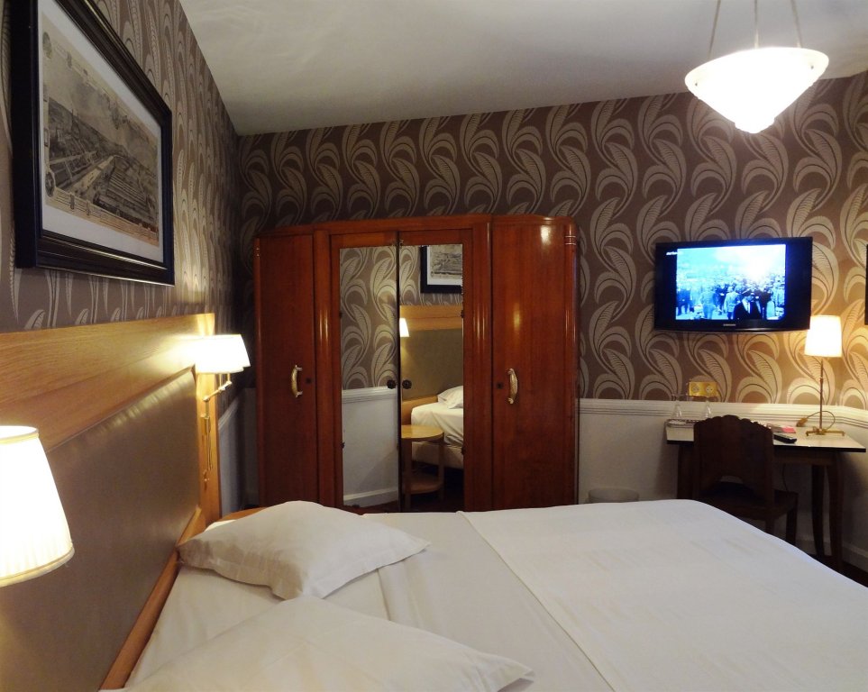 Фото Hôtel Le Cercle Tour Eiffel