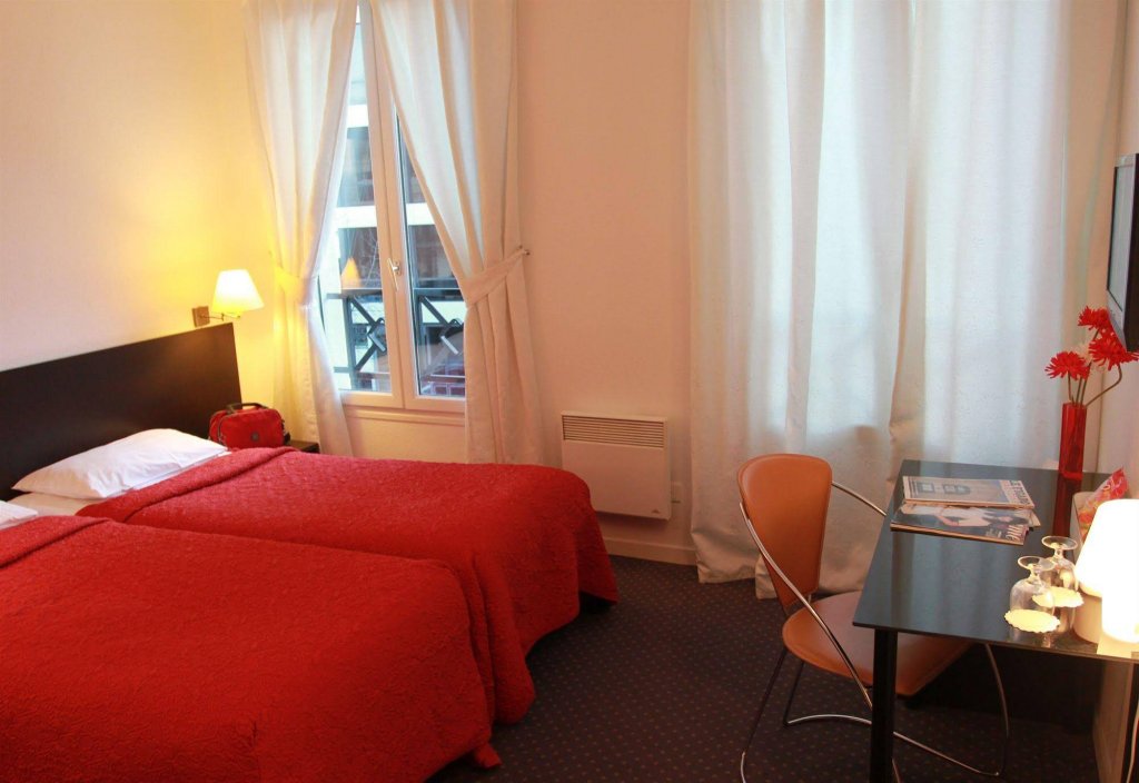 Фото Paris Saint Cloud Hotel