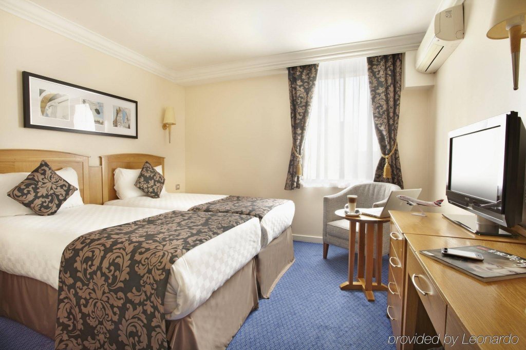 Фото Thistle London Heathrow T5