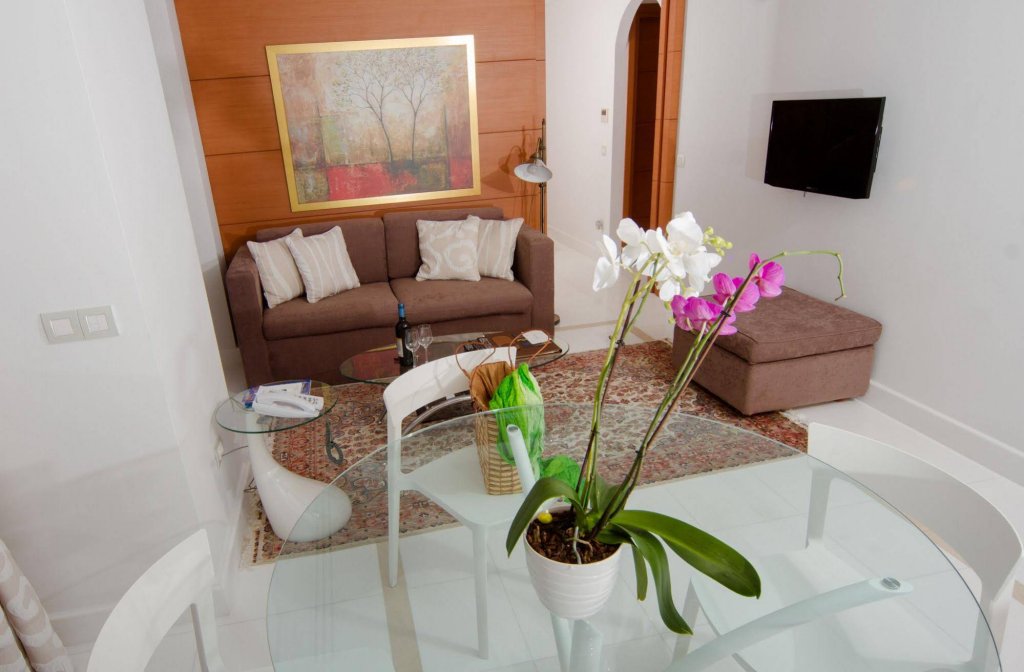 Фото Bellevue On The Beach Suites