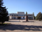 Дом культуры Крымский (село Крымское, Центральная площадь имени М.П. Ушакова, 2), house of culture