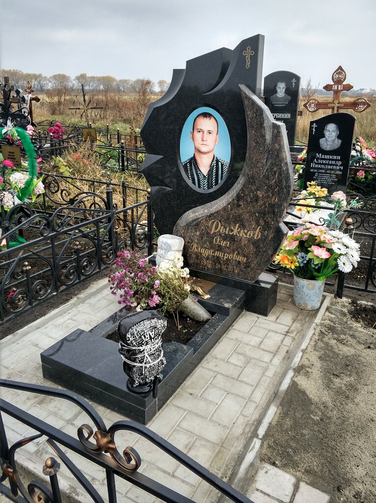 Production of tombstones Many Monuments, Kursk, photo