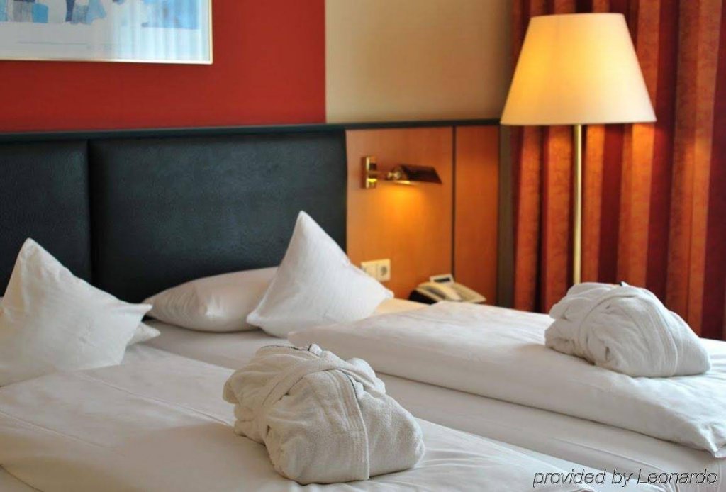 Фото Court Hotel