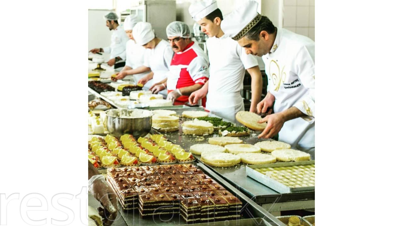 Дик бейнеге отырды