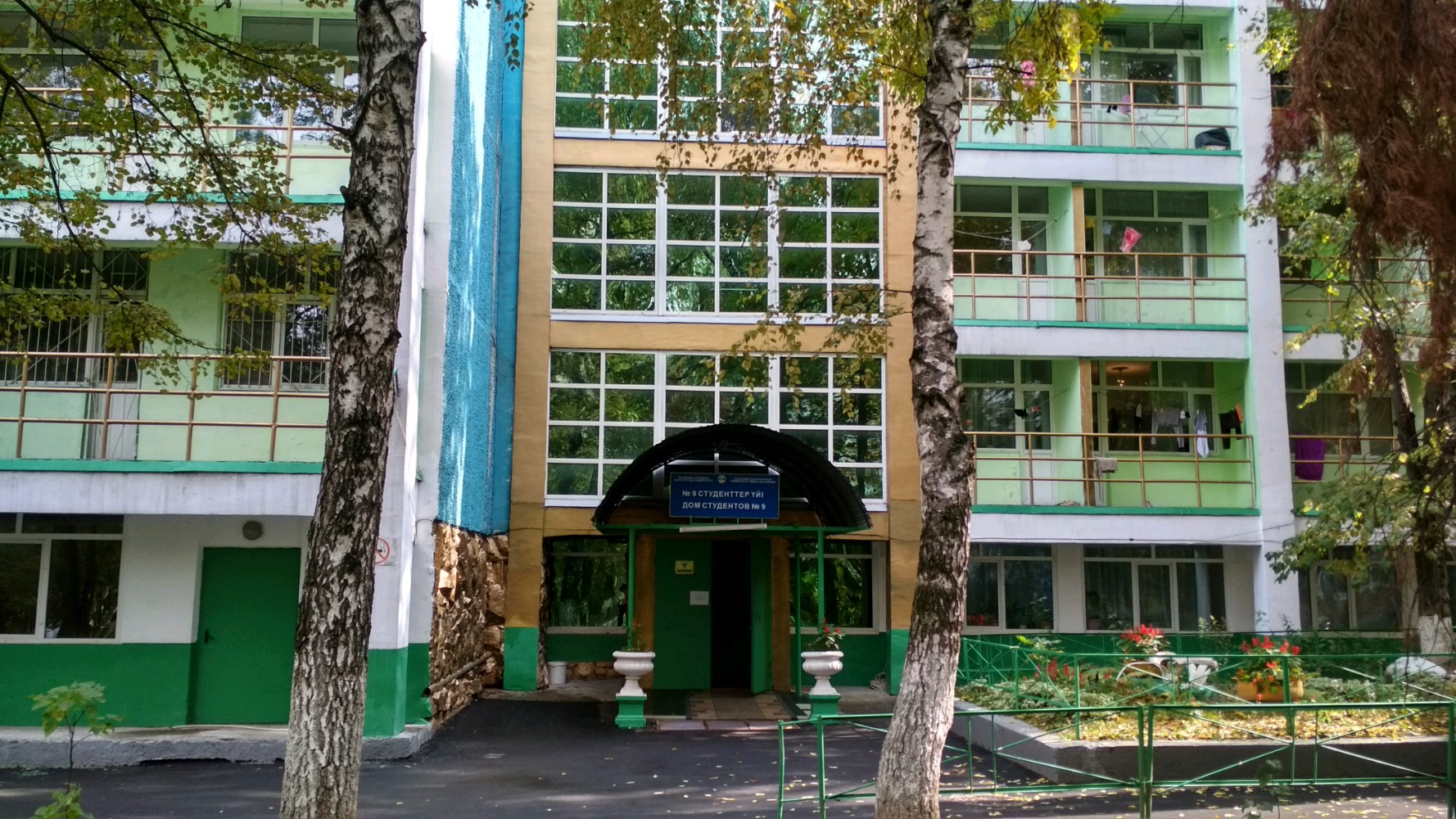 Күйеуі әйелін сүйіктісінің көзінше трахает