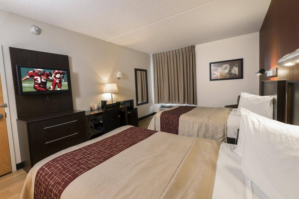 Фото Red Roof Inn Plus+ Austin South