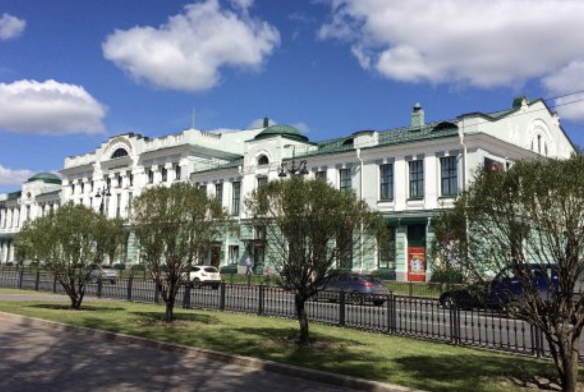 Фото Brick Walls Hotel
