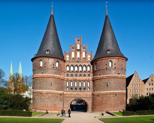 Внешний вид отеля Hotel Vier Jahreszeiten Lübeck в Лю́беке, фото 2