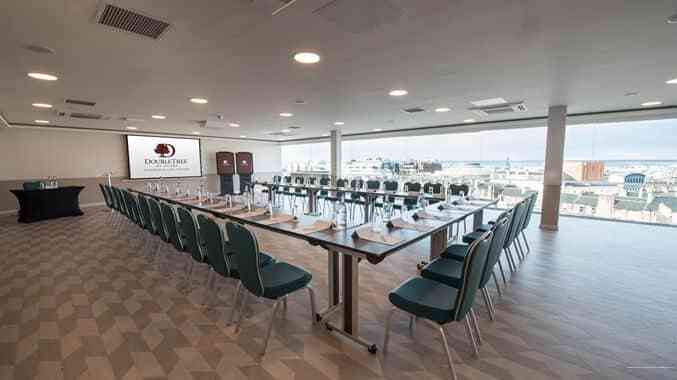 Фото DoubleTree by Hilton Edinburgh City Centre