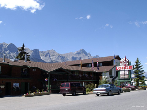 Фото Rundle Mountain Lodge