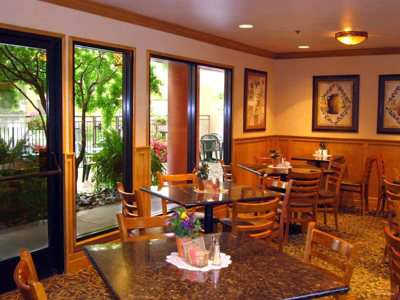 Фото Oxford Suites Redding