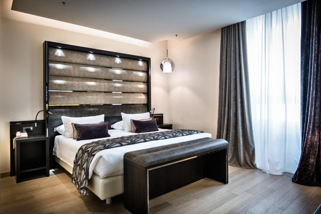 Фото Hotel The Square Milano Duomo