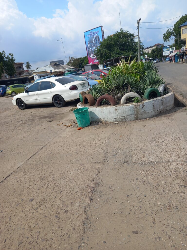 Auto parts and auto goods store AM, Accra, photo