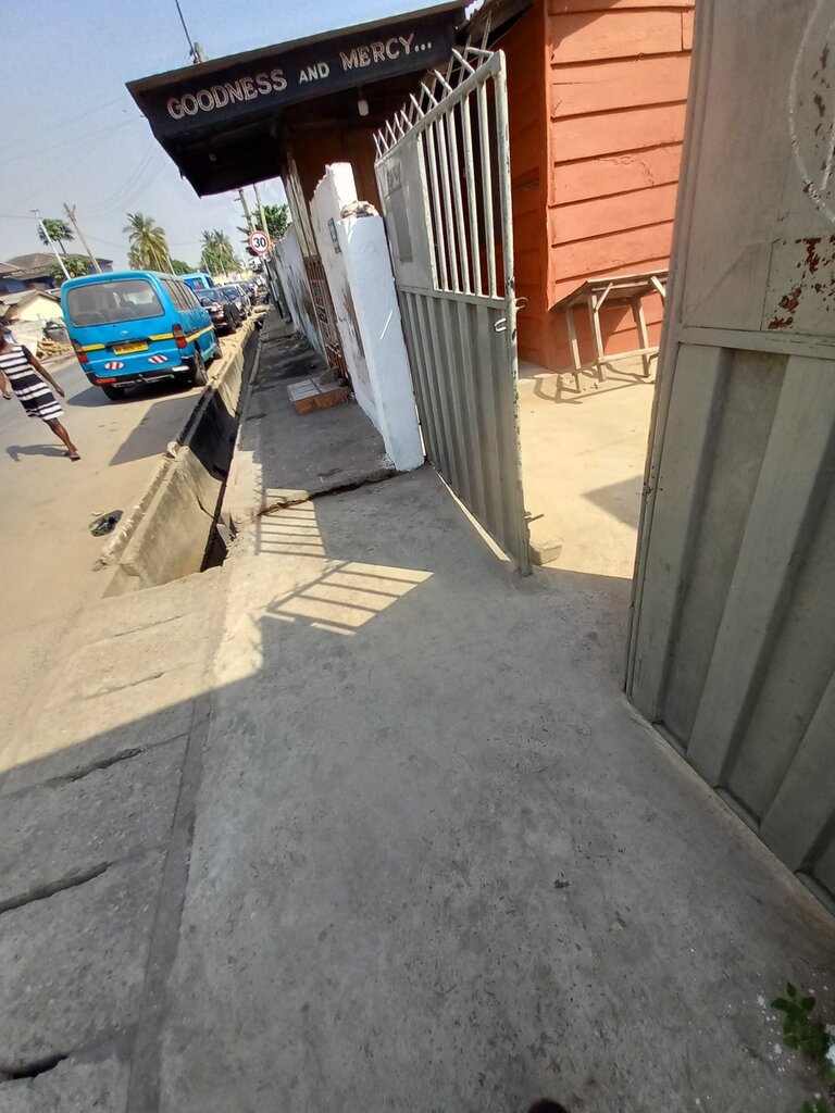 Fast food Goodness And Mercy, Accra, photo