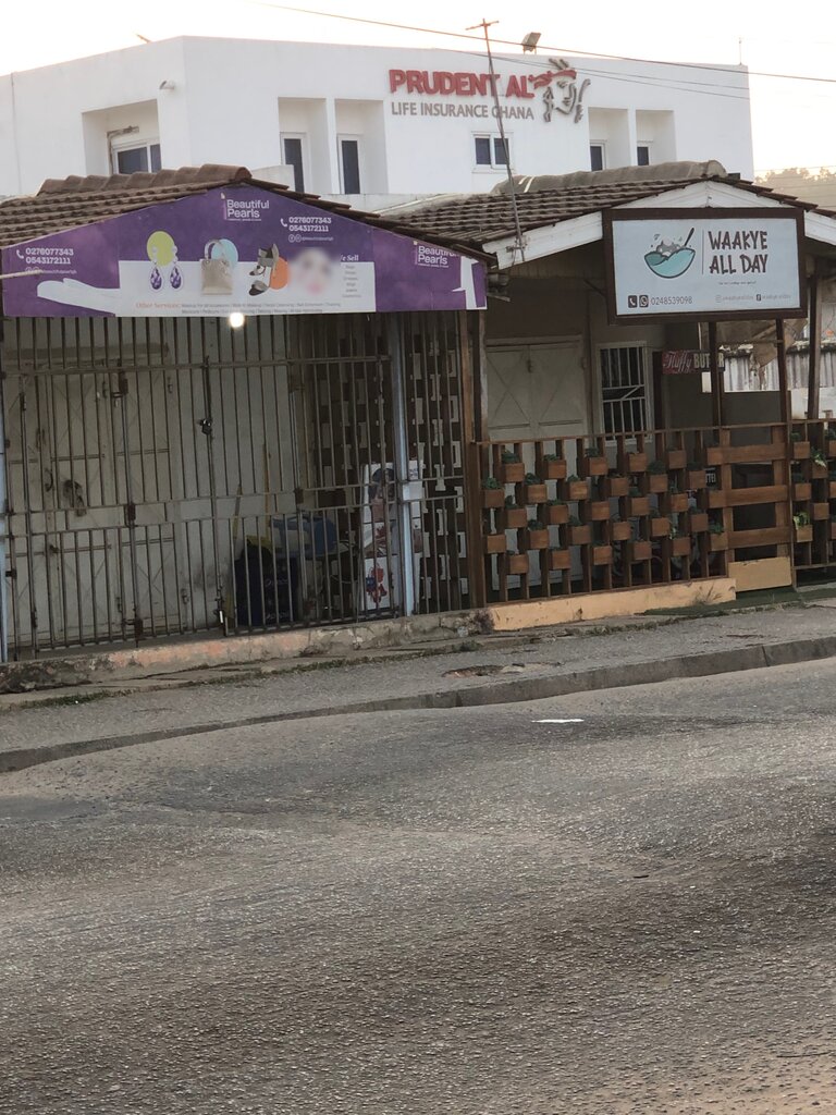 Hairdresser Beautiful Pearls, Accra, photo