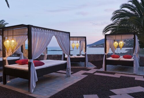 Гостиница Tiara Miramar Beach Hotel & SPA