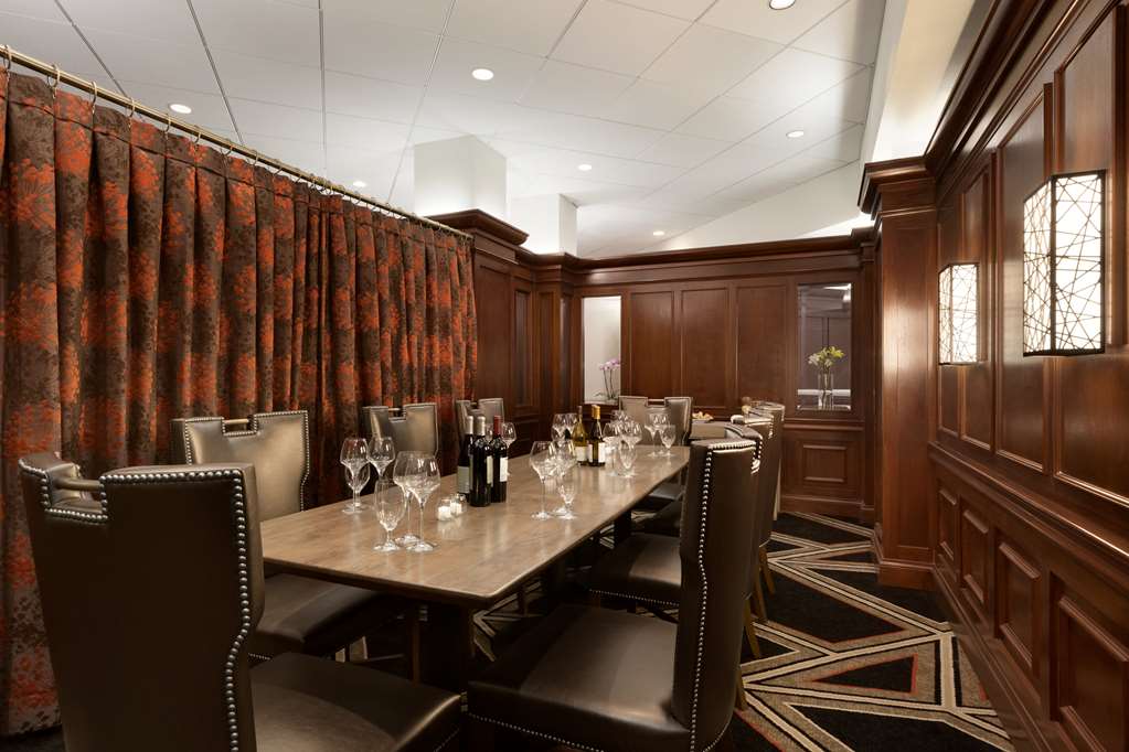 Фото Hilton Arlington
