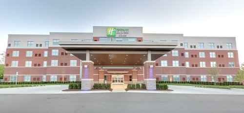 Гостиница Holiday Inn Express & Suites Plymouth - Ann Arbor Area в Кантоне