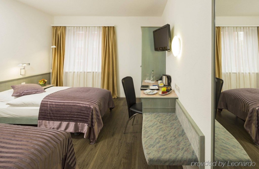 Фото отеля 2