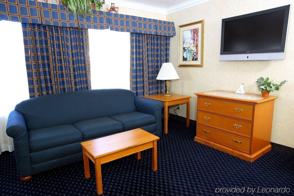Фото Hotel d’Lins Ontario Airport