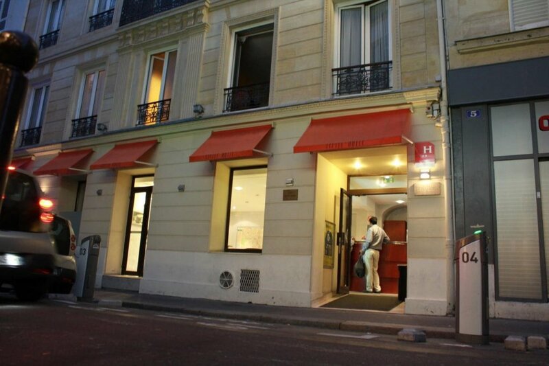 Гостиница Hotel Little в Париже