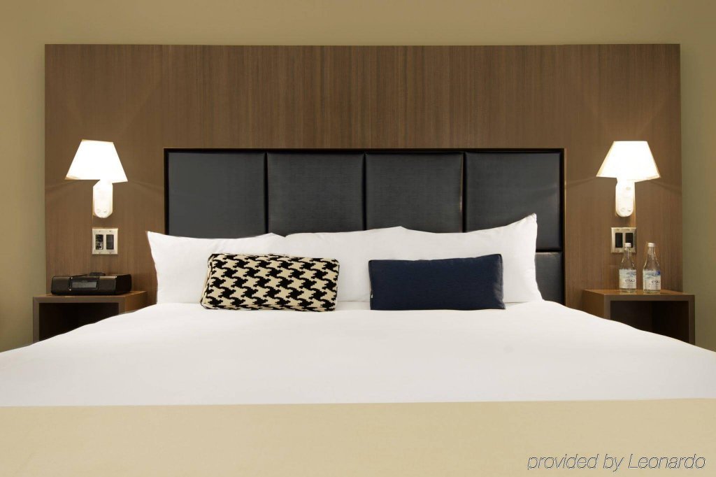 Фото Novotel Montreal Centre