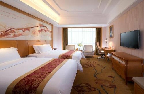 Гостиница Vienna Hotel Shenzhen Buji Avenue Branch в Шэньчжэне