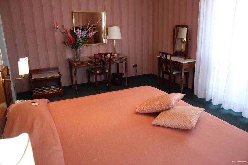 Фото Hotel Esplanade